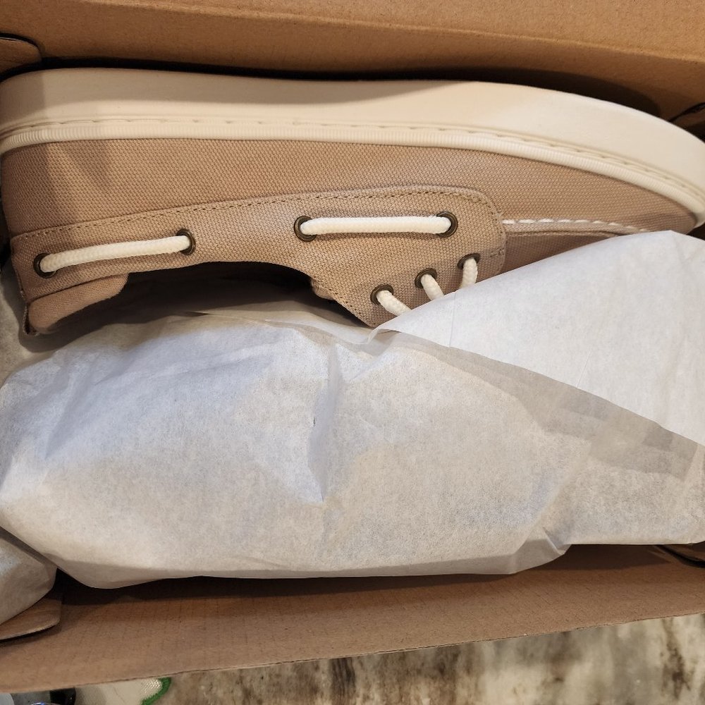 Boys Sperry Boat shoes - Tan - boys size 5 BNIB